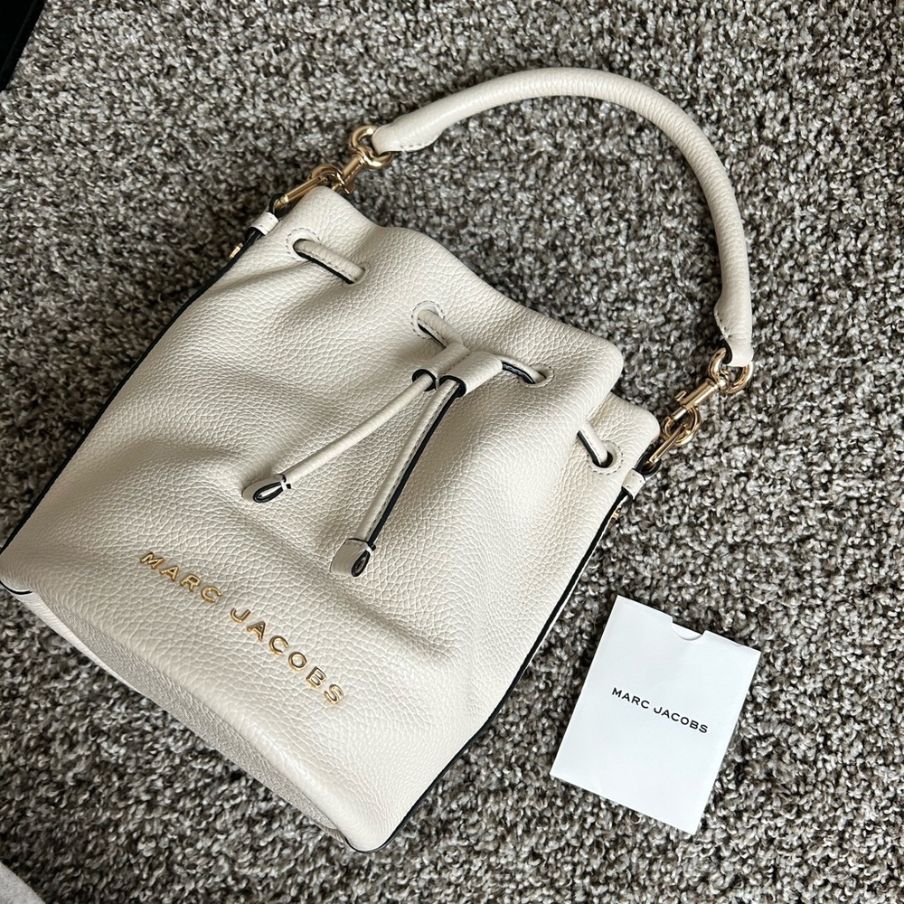 MARC JACOBS BUCKET BAG - MARSHMALLOW